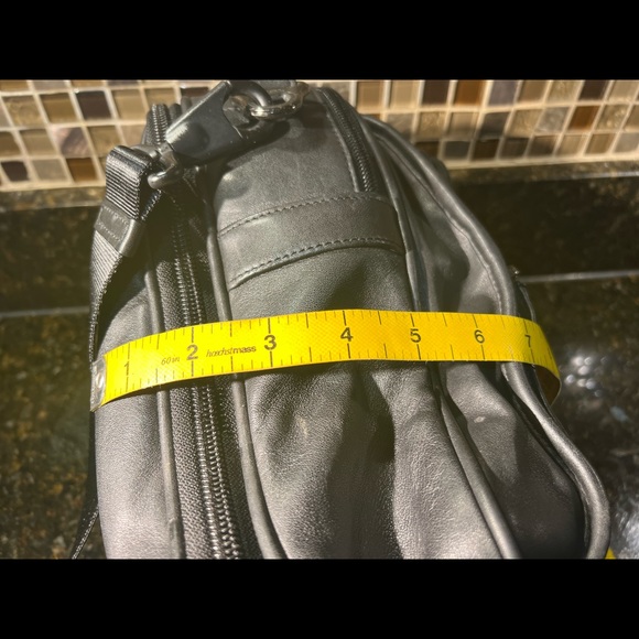 Tumi Black Leather Messenger Shoulder Travel Computer Shoulder Bag & Free Wallet - Picture 10 of 16